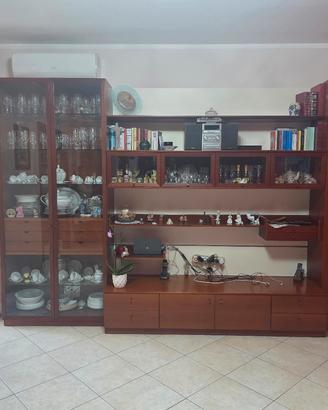 Parete attrezzata/ Soggiorno classico con vetrina 