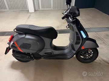 Vespa Gts super sport