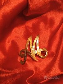 SPILLA IN ORO INIZIALE "M"