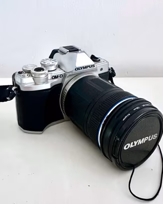 OLYMPUS OM-D con Lente Olympus 14-105