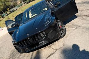 Marerati Modena 330cv