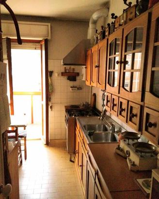 cucina  con ante in legno di rovere massello