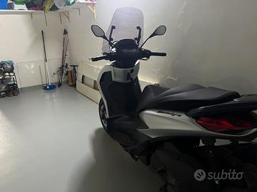 Beverly 300 anno 2021