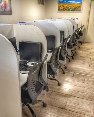 CALL CENTER 14 POSTAZIONI COMPLETO PC E SEDIE