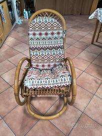 Sedia a dondolo con cuscino
