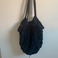 Borsa mare nera ad uncinetto