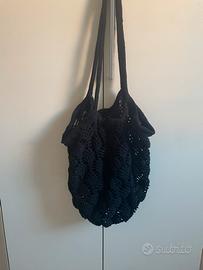 Borsa mare nera ad uncinetto