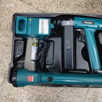 Makita avvtitatore e torcia9.6