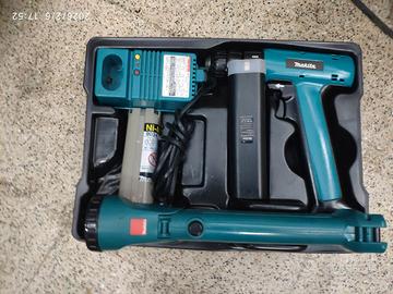 Makita avvtitatore e torcia9.6