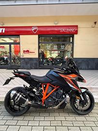 Ktm 1290 Super Duke GT superduke nero e arancione 