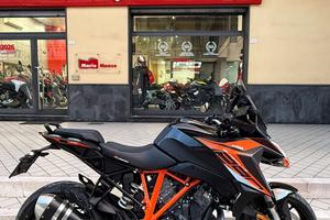 Ktm 1290 Super Duke GT superduke nero e arancione 