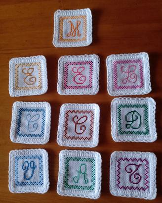 Set 10 sottobicchieri punto croce con iniziali 