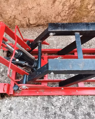 cavalletto idraulico alza moto