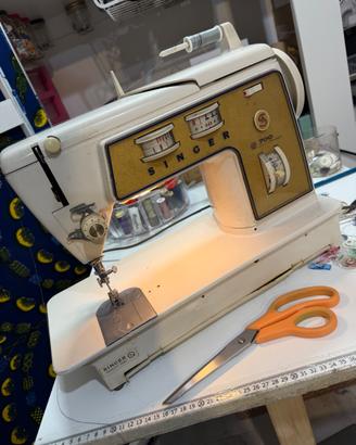 Macchina da cucire Singer 700