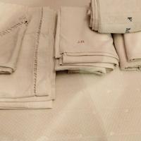 Set 4 lenzuola e 2 federe antiche vintage usate.