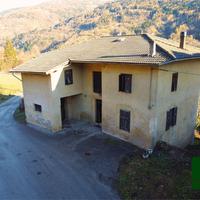 SPAZIOSA VILLA SINGOLA CON GIARDINO