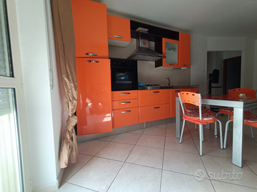 Casa indipendente con giardino e 2 posti auto