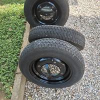 4 pneumatici e 4 copri ruota per fiat 500 l epoca 