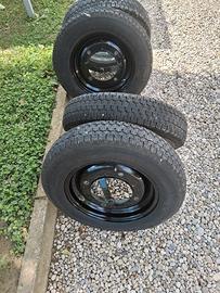 4 pneumatici e 4 copri ruota per fiat 500 l epoca 