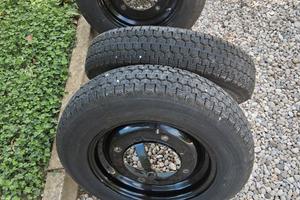 4 pneumatici e 4 copri ruota per fiat 500 l epoca 