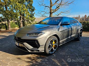 LAMBORGHINI Urus - 2023