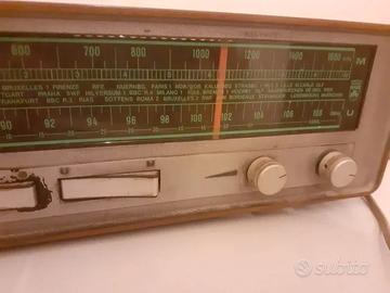 Splendida radio d'epoca vintage a transistor