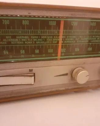 Splendida radio d'epoca vintage a transistor