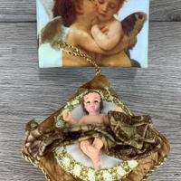 Bambino Gesù su cuscino con scatolo dedicato