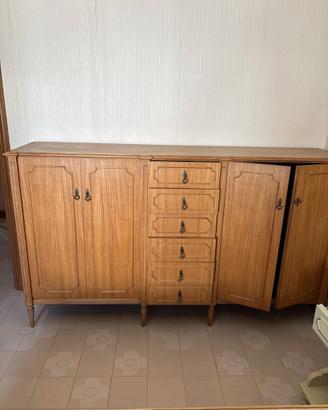 Credenza in legno chiaro con cassettiera centrale