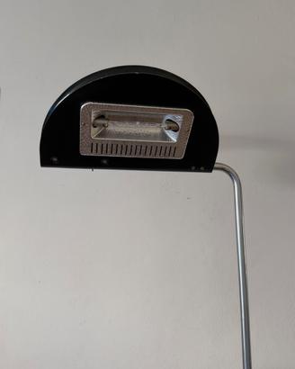 Lampada da terra ‘mezzaluna’ di Bruno Gecchelin