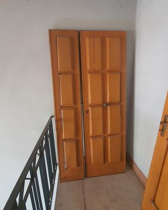 porte il legno e portoncino in  noce massello .
