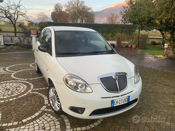 Lancia Ypsilon 1.2 Benzina -- 2011