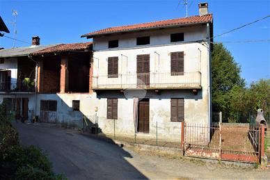 CASA SEMINDIPENDENTE A CASTELLETTO CERVO