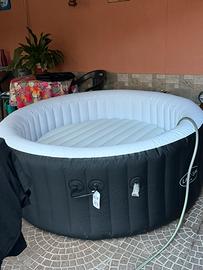 Piscina con idromassaggio