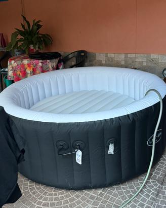 Piscina con idromassaggio