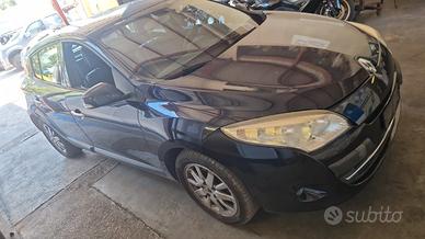 Renault Megane 1.5 dci anno 2010 per ricambi (2a)
