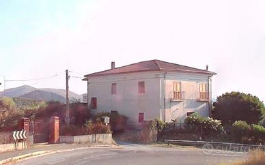 Casa indipendente con terreno