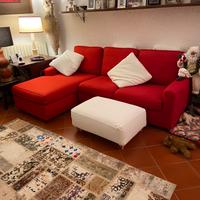 Divano rosso nuovo