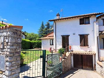 Casa indipendente di 93 m² con 3 locali e box auto