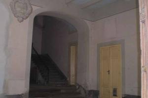 Palazzo / Stabile di 1200 m² con più di 5 locali a