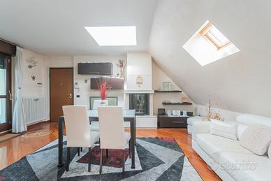 Cesano Maderno attico 7 vani 244 Mq