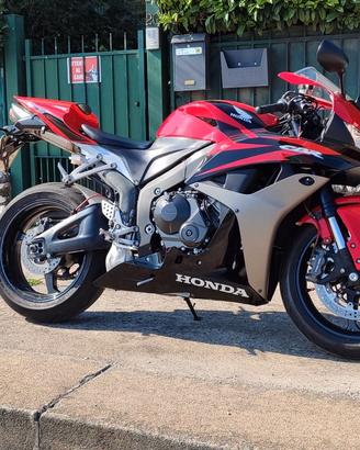 HONDA CBR 600 RR 2010