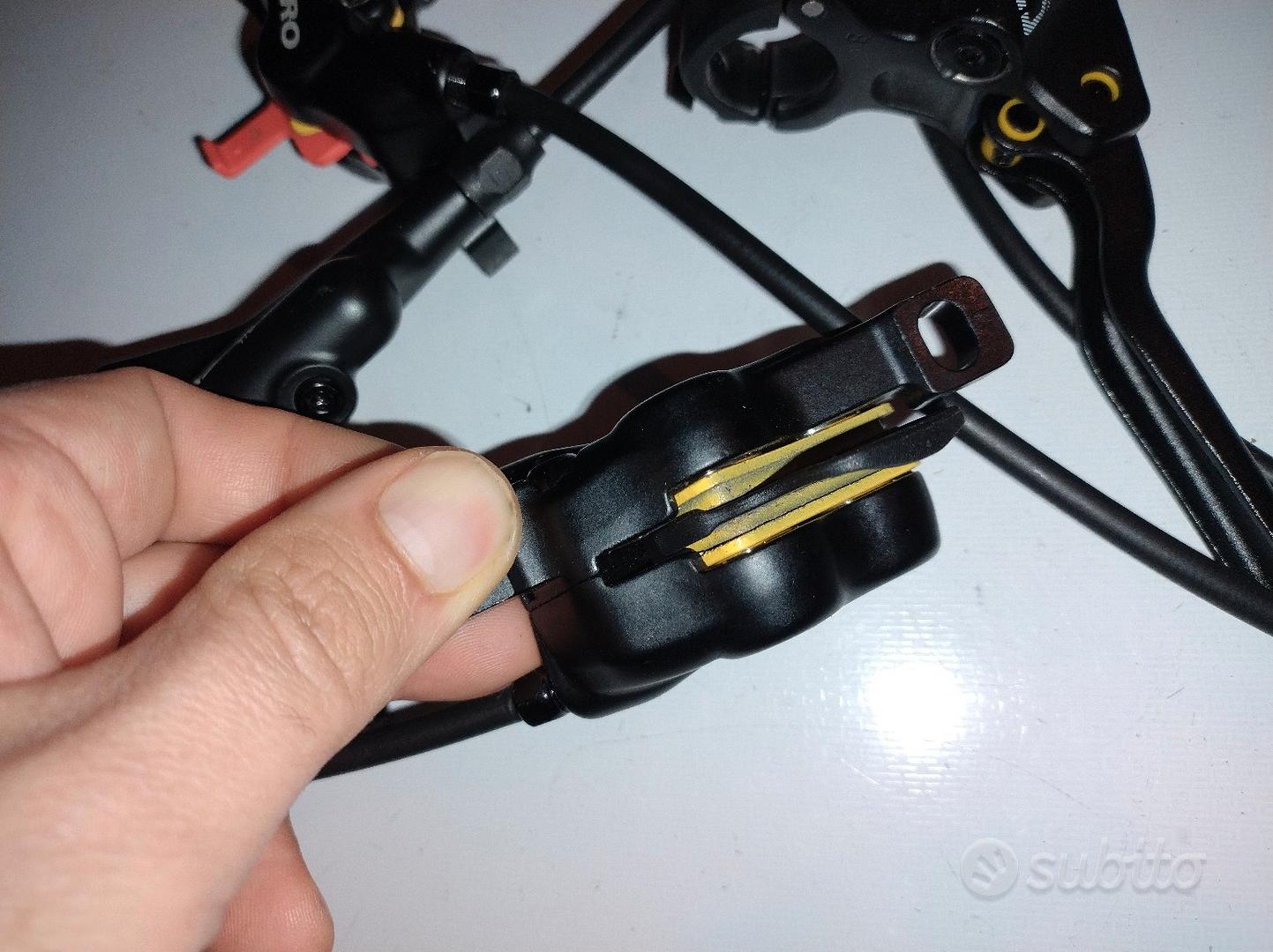 Freno posteriore SRAM LEVEL SILVER STEALTH a 2 pistoncini Nero