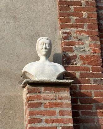 Statua