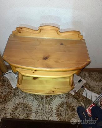 Comodino in legno massello