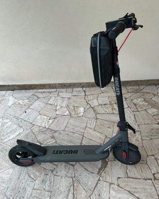 Monopattino DUCATI +CASCO DUCATI