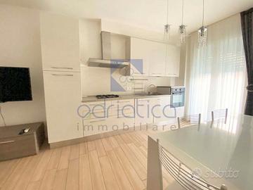 MAGGIO-GIUGNO: elegante vicino al mare con p.auto