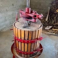 Torchio manuale per uva 50 litri