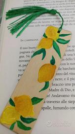 Segnalibro in legno dipinto a mano con nappina