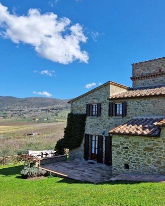 Rustico / Casale di 200 m² con più di 5 locali e b
